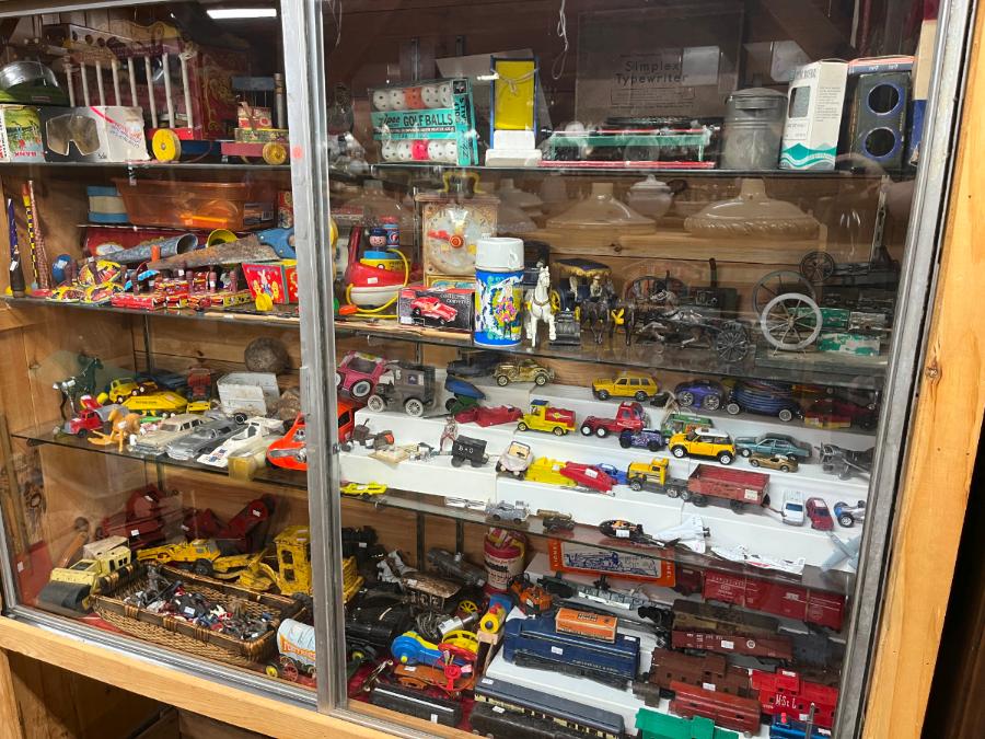 Vintage Tonka Railroad Cars Engines Play Pull Fisher Price Simplex Typewriter Dolls Golf Balls